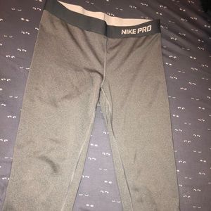 NIKE PRO CAPRI LEGGINGS